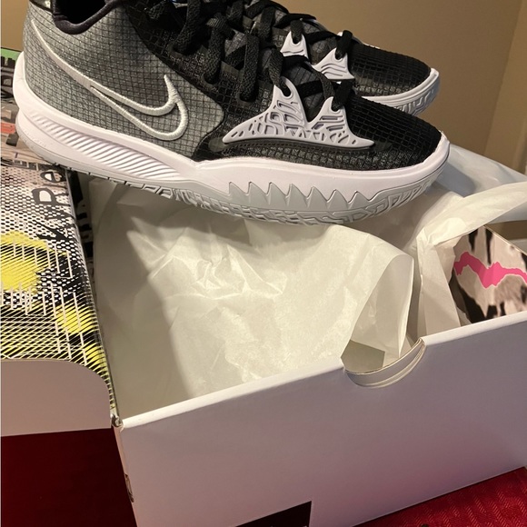 Nike Kyrie Low 4 TB Men’s Shoe - Picture 3 of 6